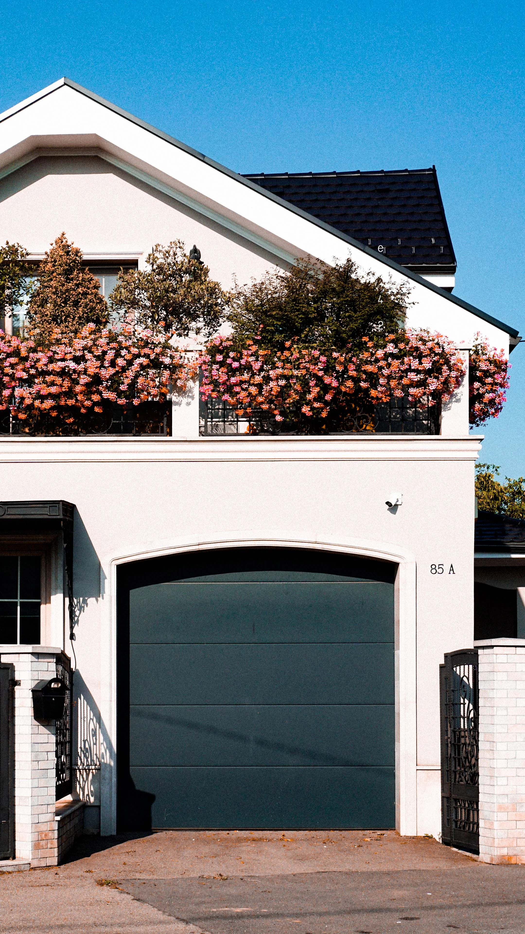 Residential garage door in Fenton