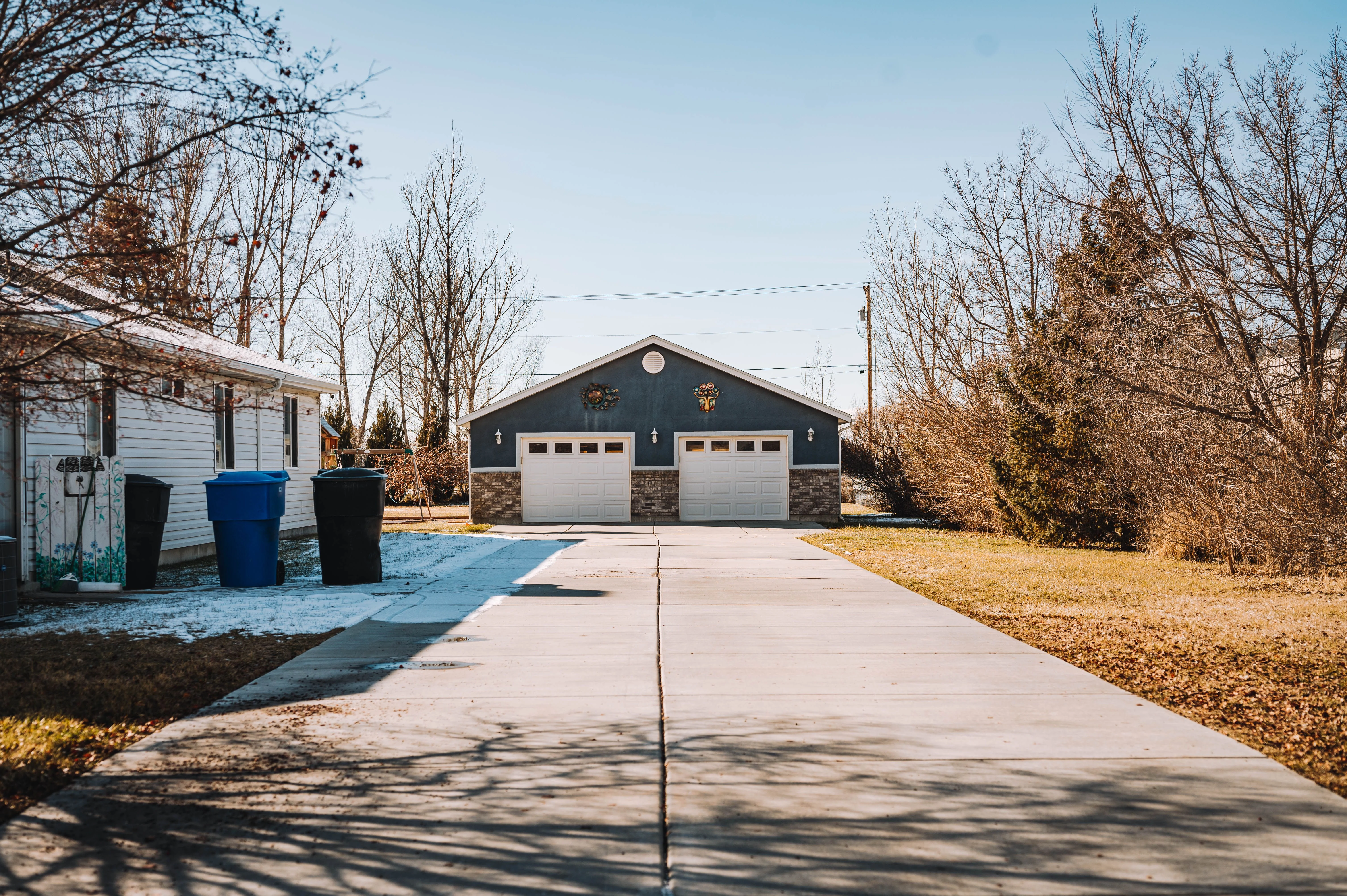 1970s Fenton Michigan ranch home with attached garage